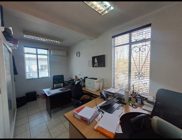750M² OFFICE FOR SALE IN BRAMLEY